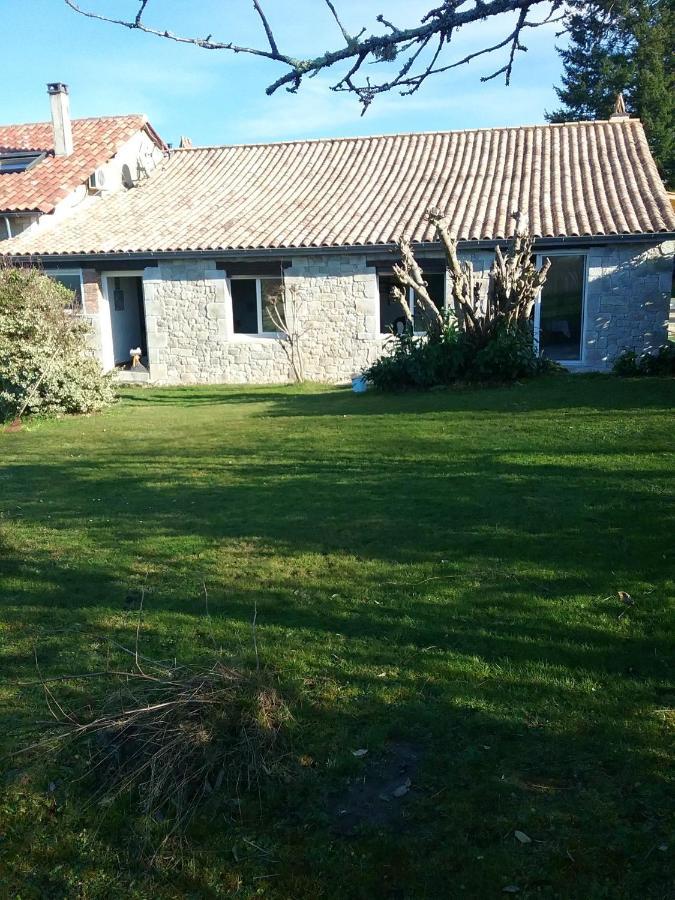 Villa de 3 chambres avec piscine partagee terrasse amenagee et wifi a Bosset Extérieur photo