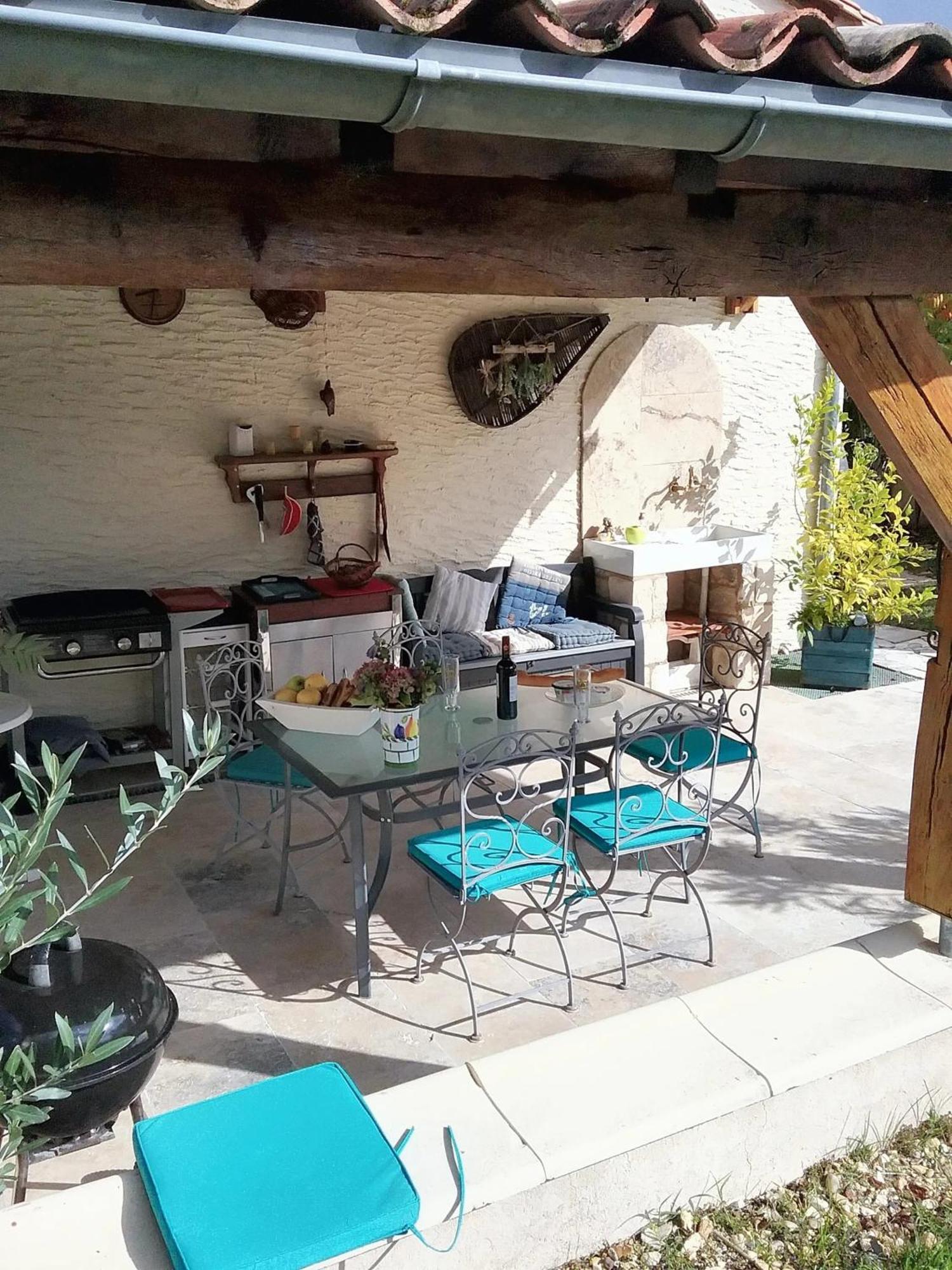 Villa de 3 chambres avec piscine partagee terrasse amenagee et wifi a Bosset Extérieur photo